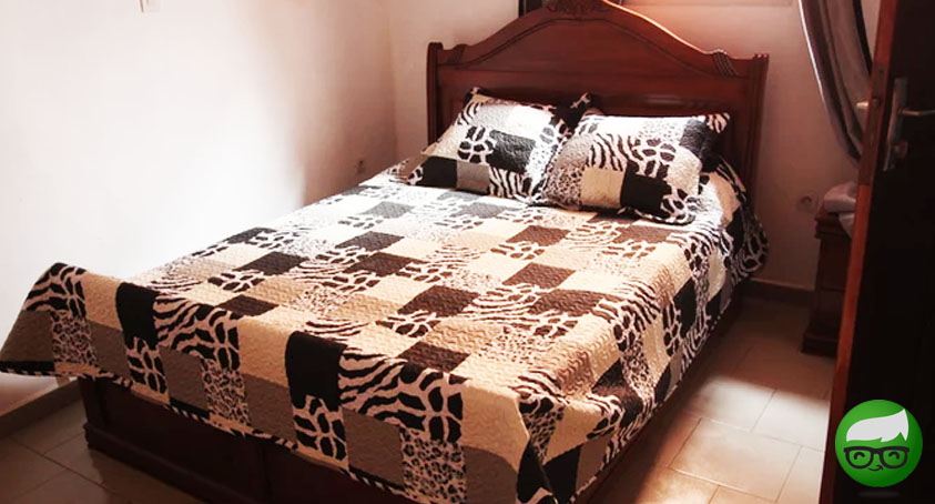 Chambre carreau lit double 140 cm